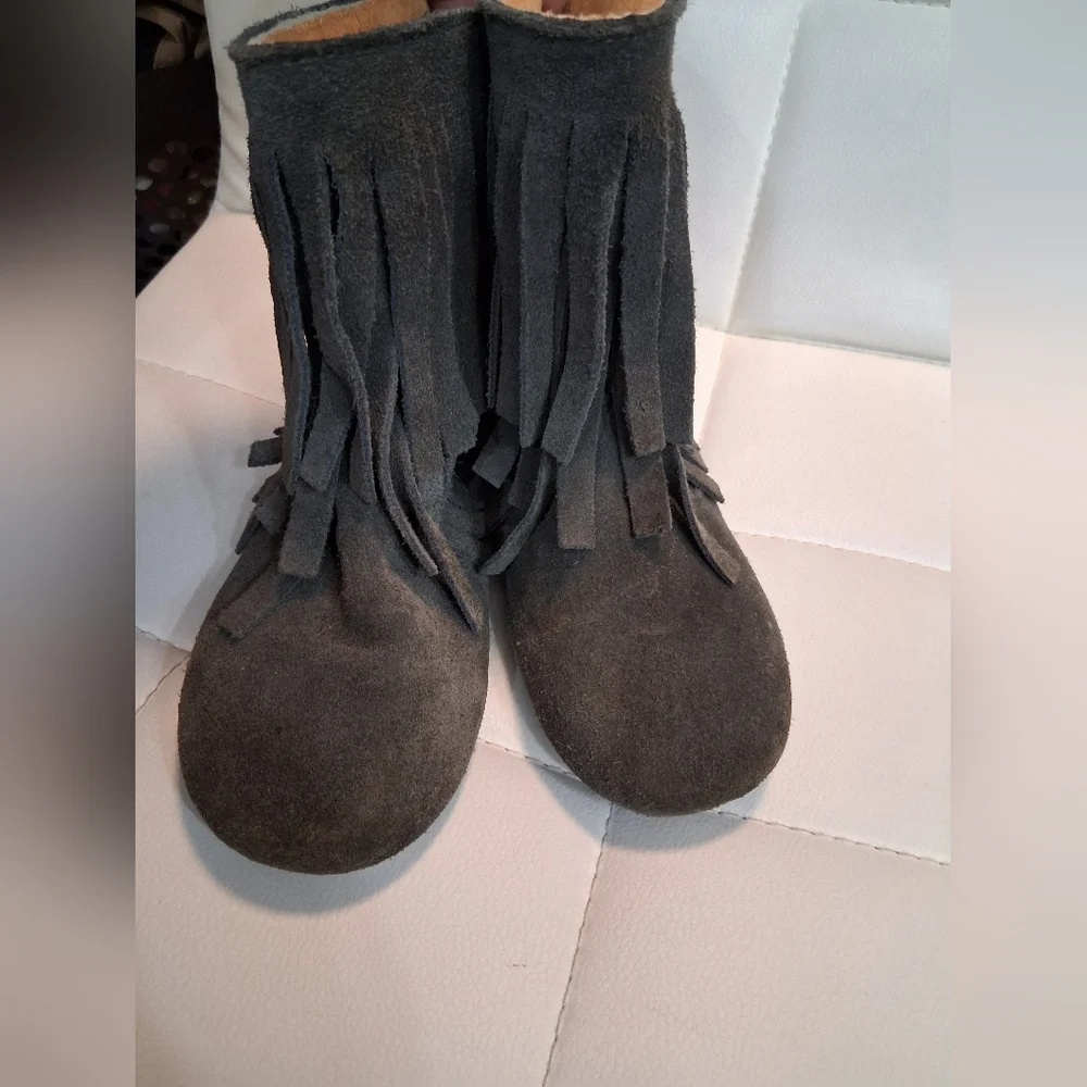 Monkey Feet Girls Grey Fringe Suede Ankle Boots Kids Comfy Shoes Sz 5-6yr